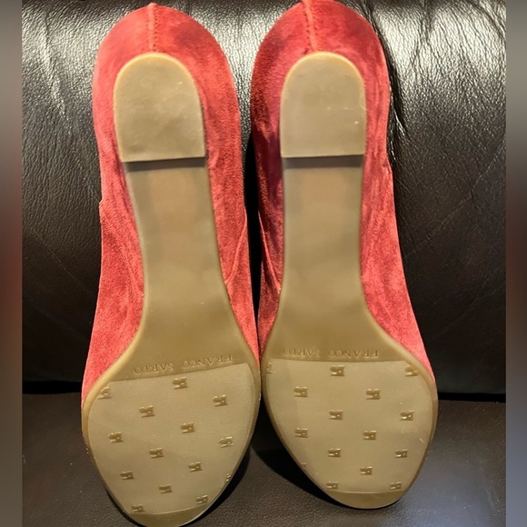 Franco Sarto Chianti Red Suede Low Wedge Button Cut Out Detail Shoes Size 10 Med - Picture 8 of 16